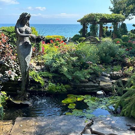 The Wind In The Willows - Luxury Lakefront Oasis Bed & Breakfast Cobourg Exterior photo