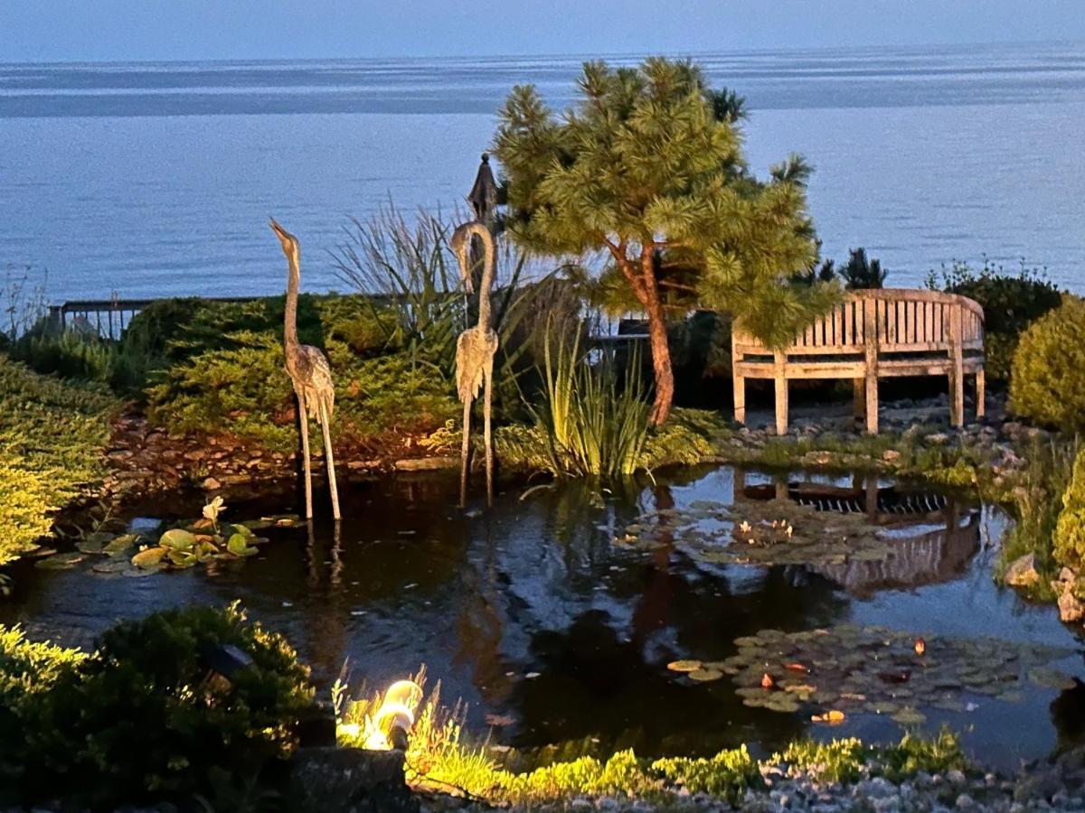The Wind In The Willows - Luxury Lakefront Oasis Bed & Breakfast Cobourg Exterior photo
